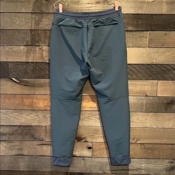 UNRL Men's Performance Pants in Grey - Picture 4 of 7